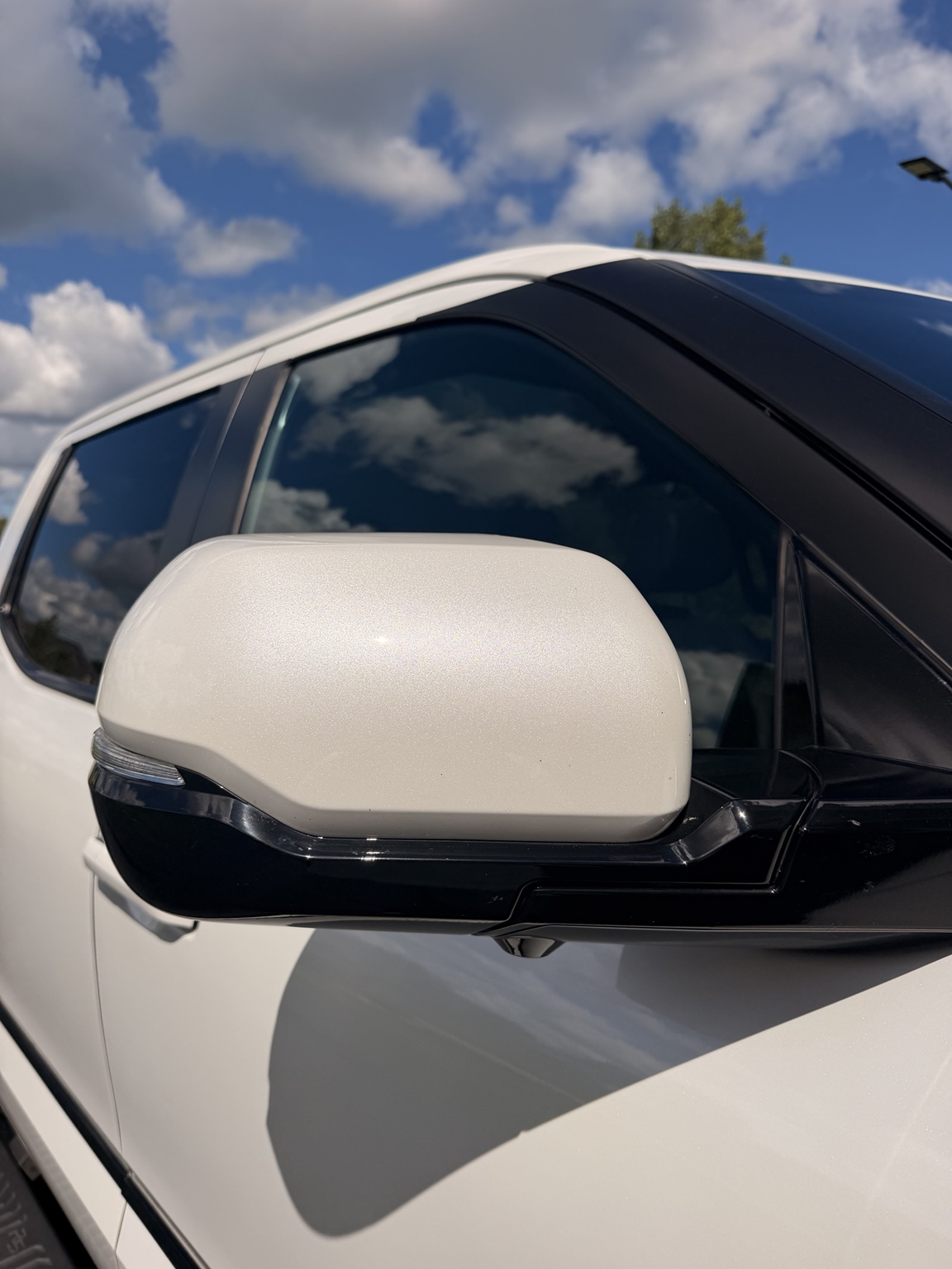 Toyota Tundra mirror — after detailing