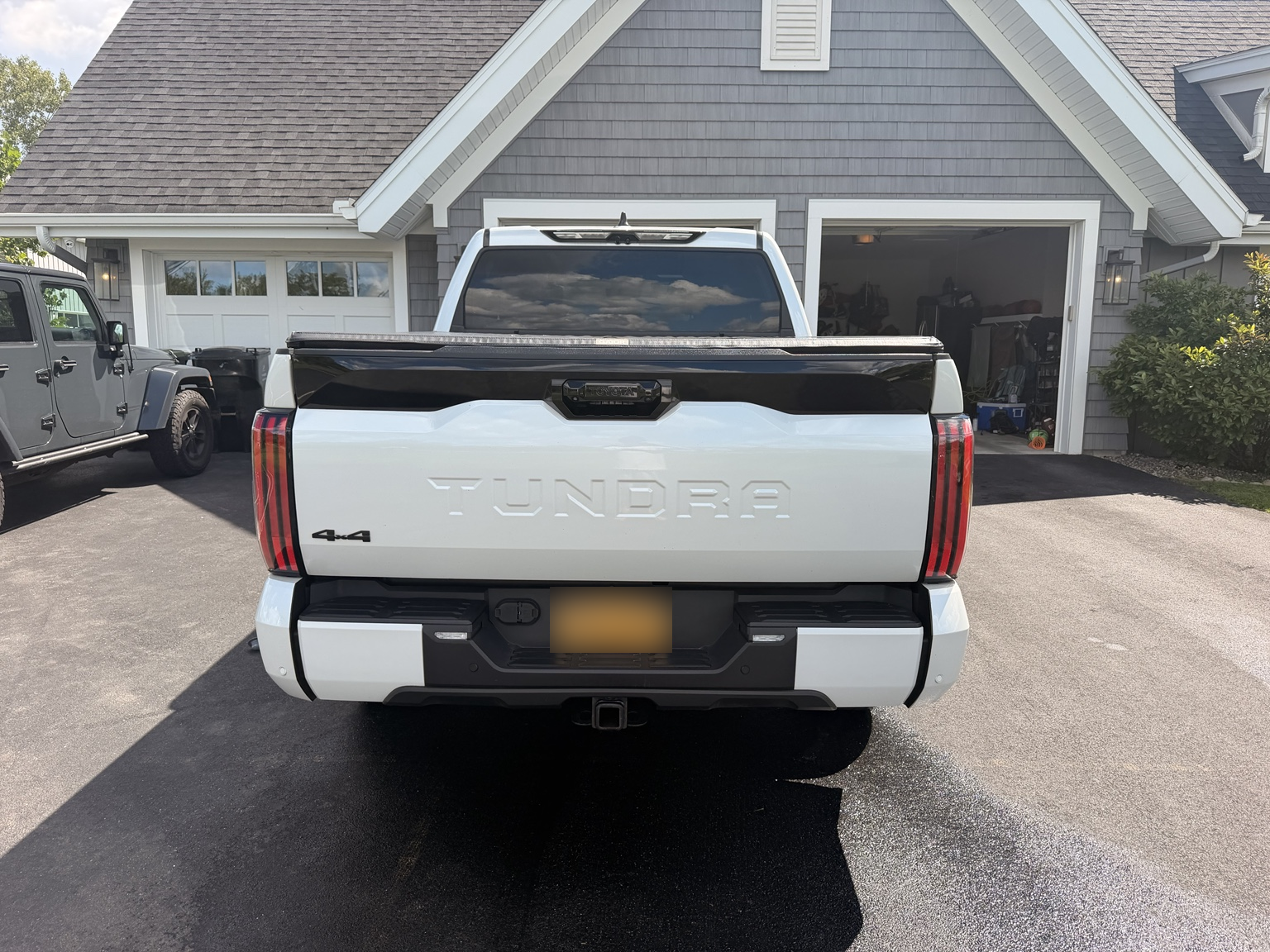 Toyota Tundra tailgate — after detailing